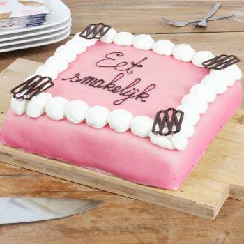 Marzipan cake pink